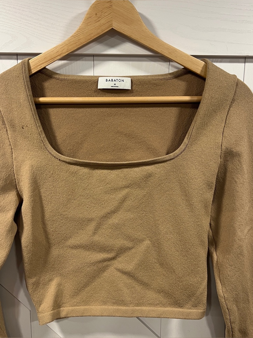 Babaton Aritzia Beige Crop Long Sleeve - Picture 3 of 4
